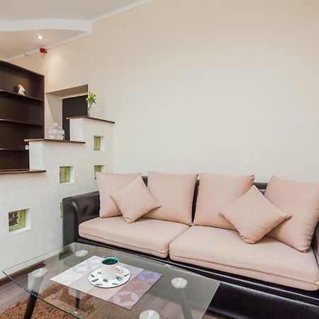 Navit Apartments With Breakfast,Near The Railway Station, The City Center, The Park キエフ エクステリア 写真