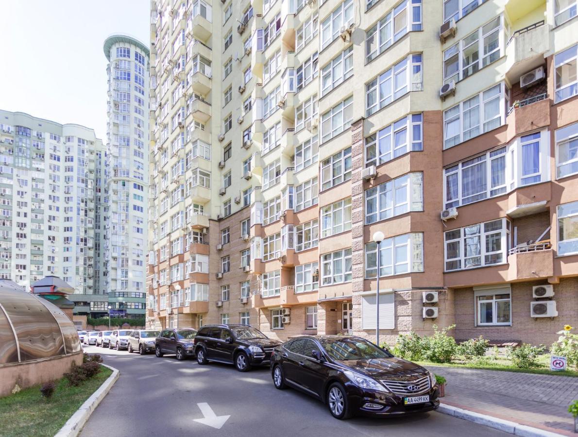 Navit Apartments With Breakfast,Near The Railway Station, The City Center, The Park キエフ エクステリア 写真