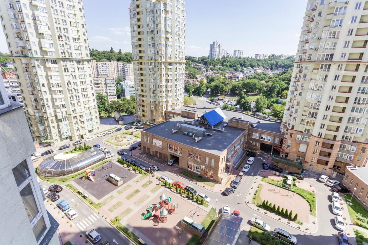 Navit Apartments With Breakfast,Near The Railway Station, The City Center, The Park キエフ エクステリア 写真