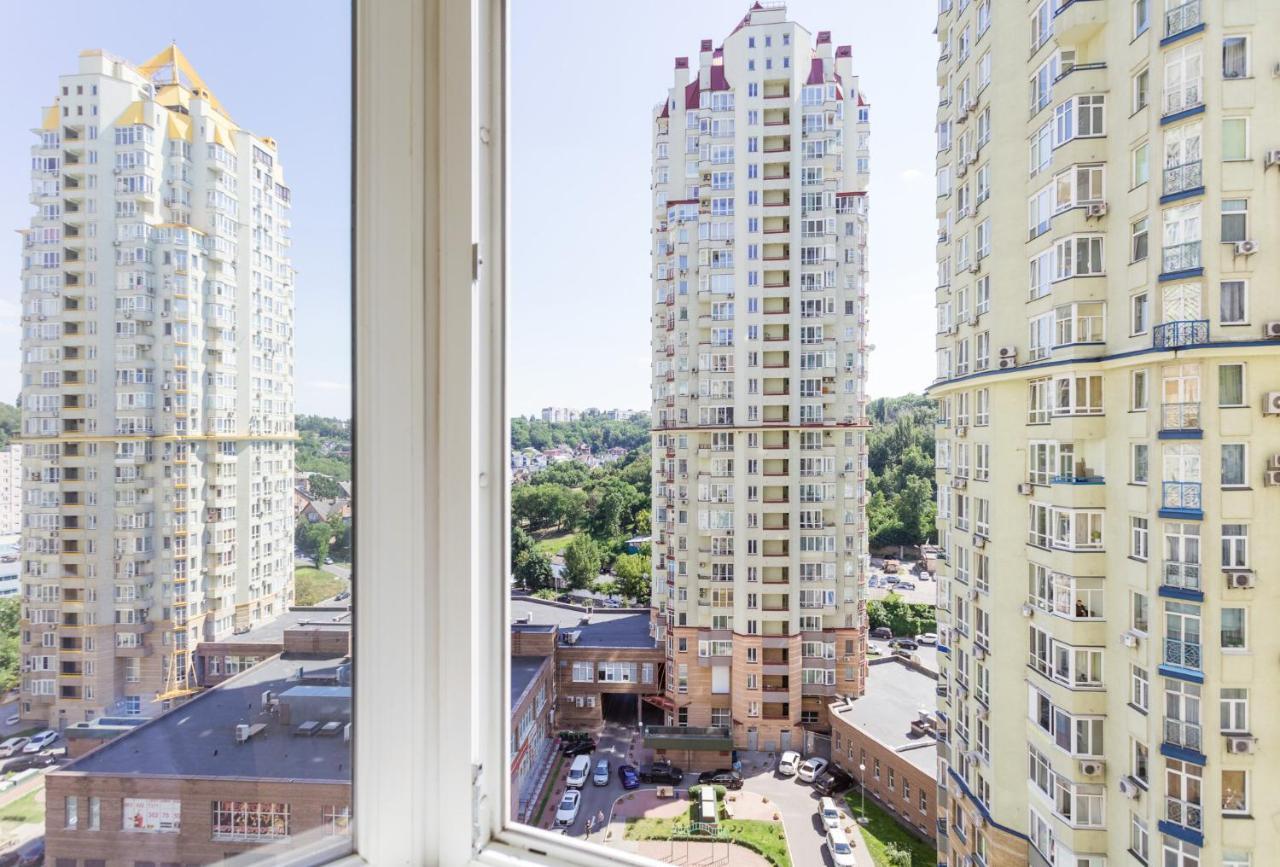 Navit Apartments With Breakfast,Near The Railway Station, The City Center, The Park キエフ エクステリア 写真
