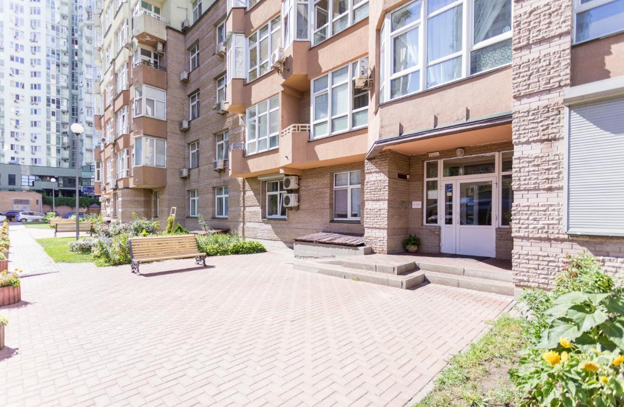 Navit Apartments With Breakfast,Near The Railway Station, The City Center, The Park キエフ エクステリア 写真