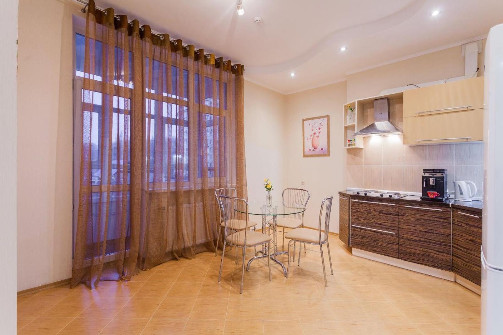 Navit Apartments With Breakfast,Near The Railway Station, The City Center, The Park キエフ エクステリア 写真