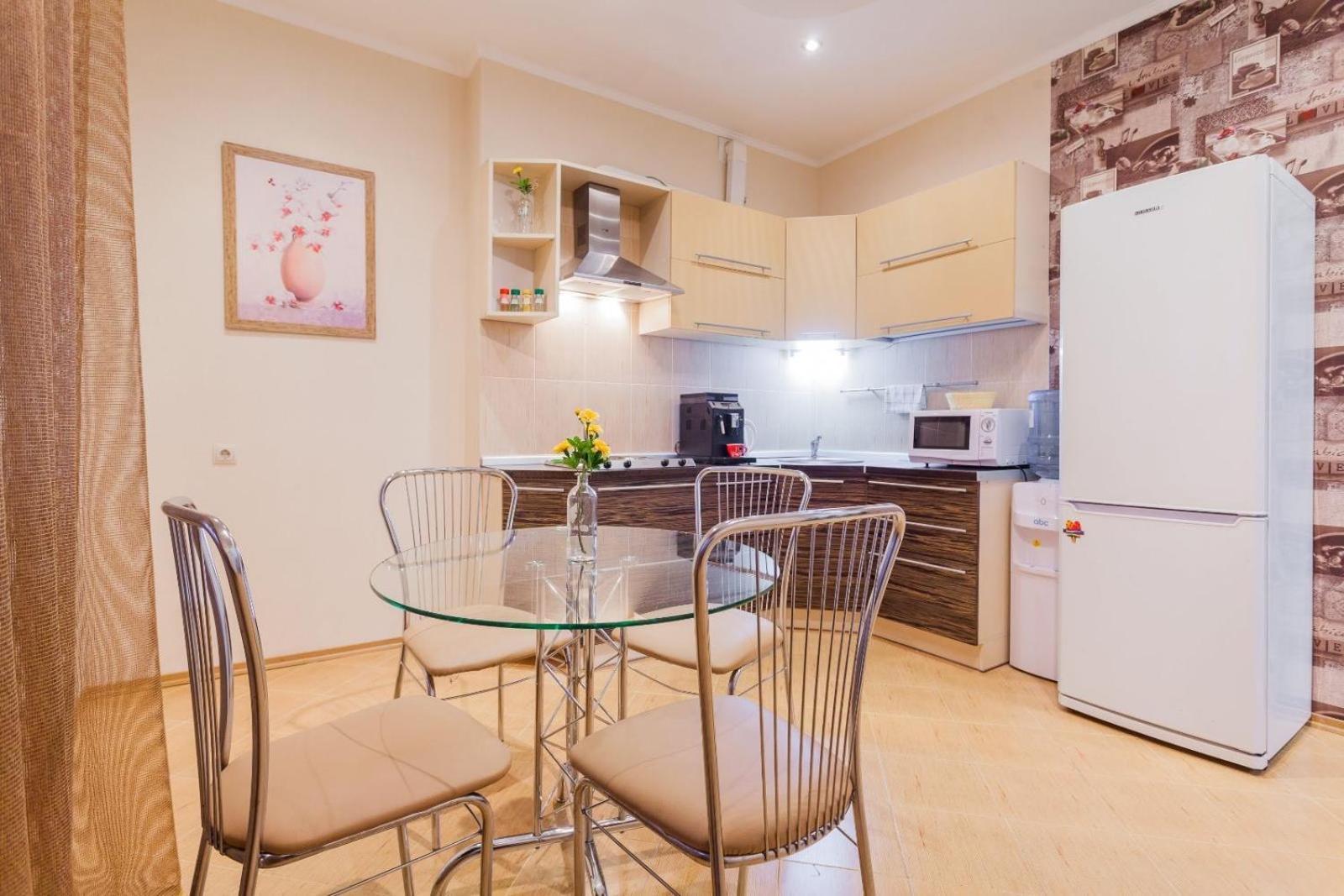 Navit Apartments With Breakfast,Near The Railway Station, The City Center, The Park キエフ エクステリア 写真